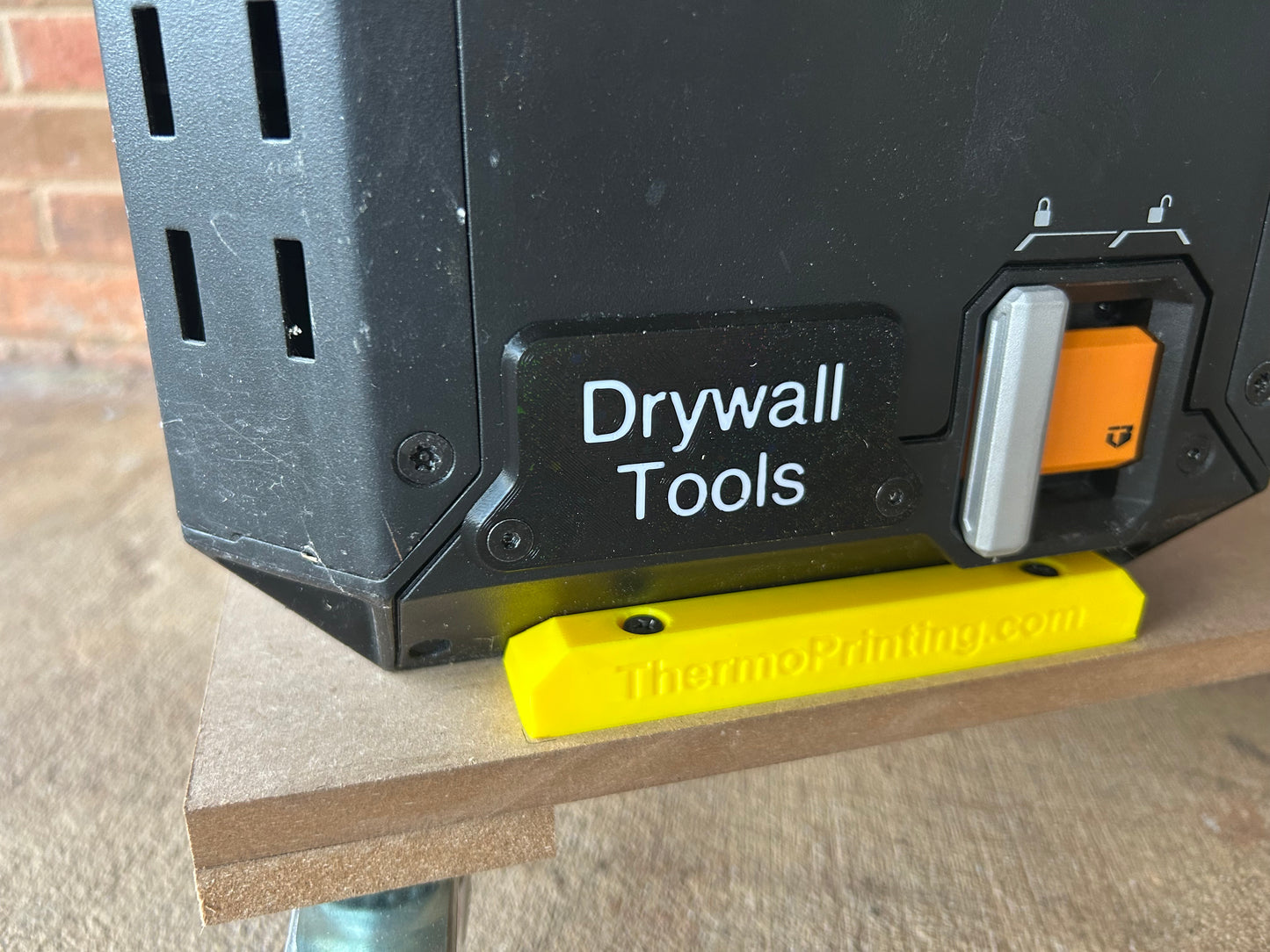Screw-On Label